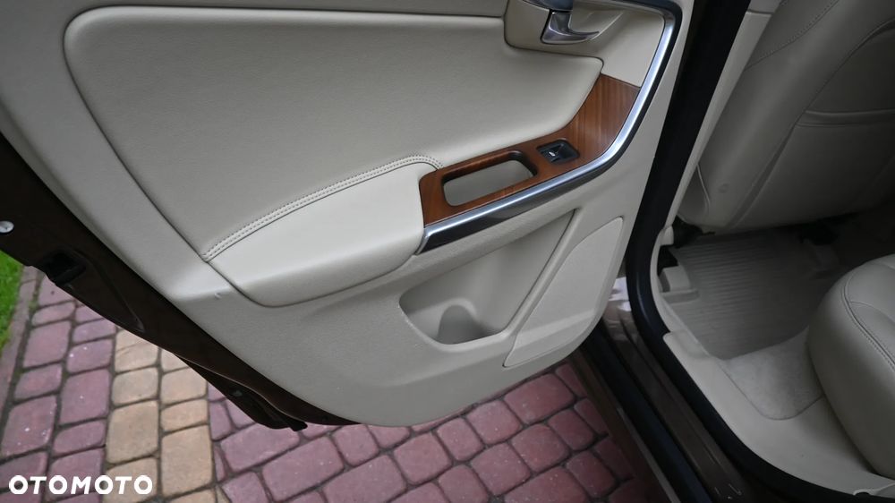 Volvo XC 60 D5 AWD Summum - 20