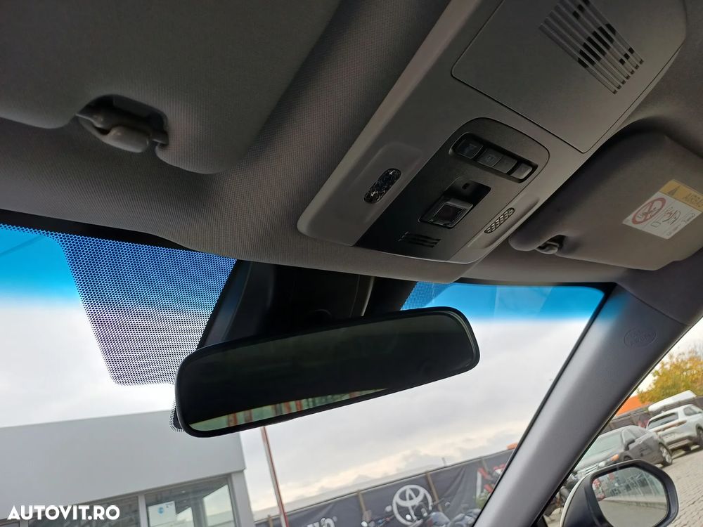 Toyota Camry 2.5 Hybrid Business - 24