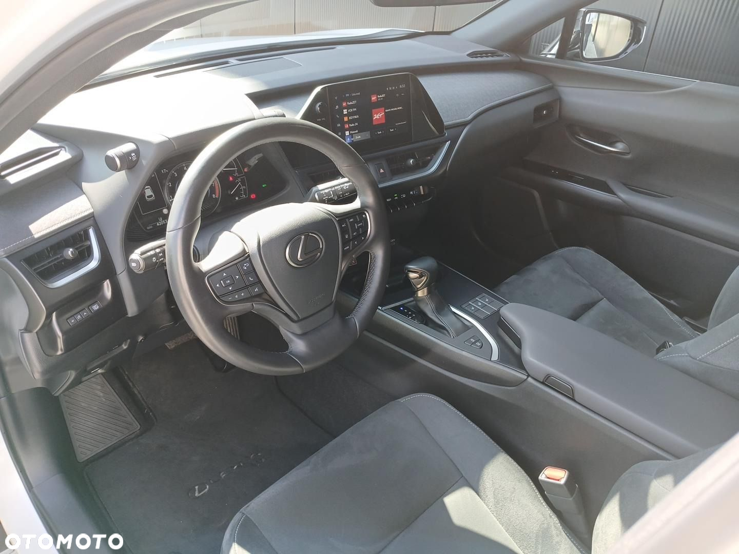 Lexus UX - 10