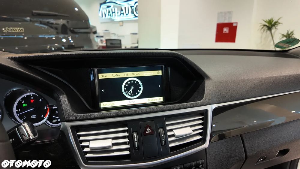 Mercedes-Benz Klasa E 350 CDI DPF BlueEFFICIENCY 7G-TRONIC Avantgarde - 27
