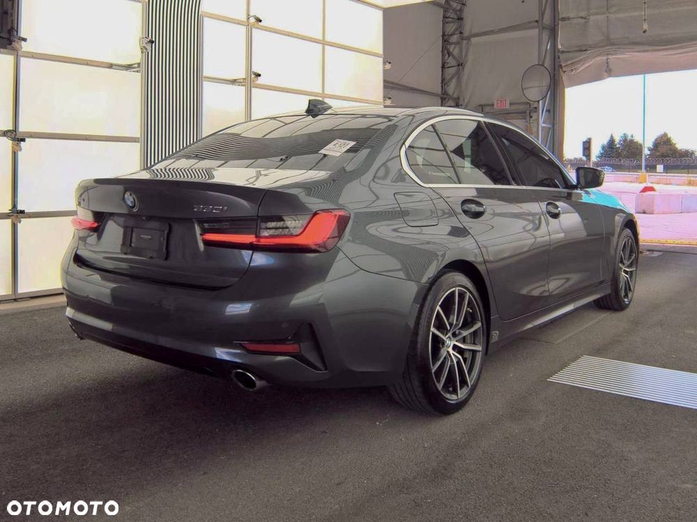 BMW Seria 3 330i xDrive Sport Line - 3