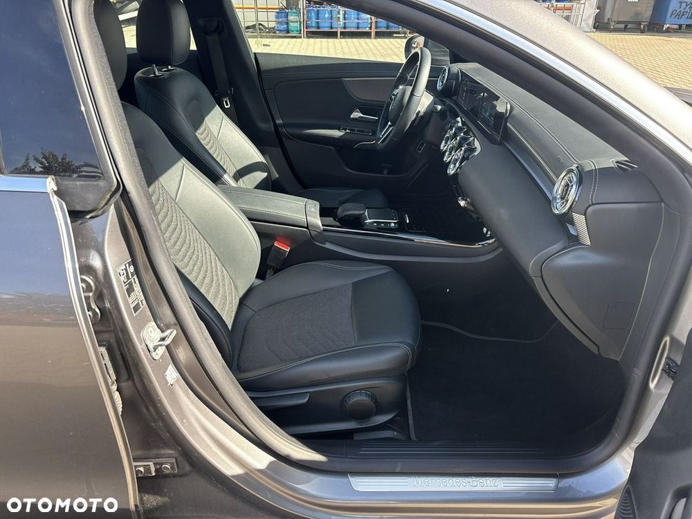 Mercedes-Benz CLA 180 7G-DCT Progressive - 15