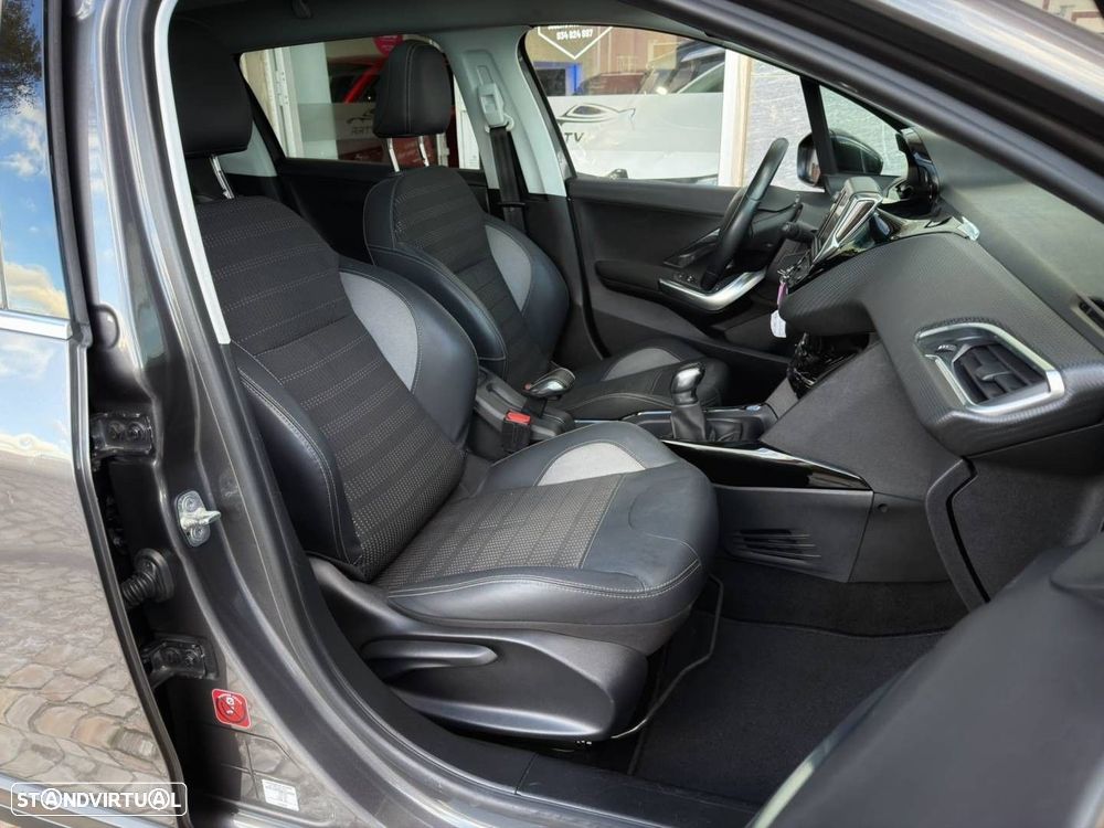 Peugeot 2008 1.2 PureTech Allure - 21