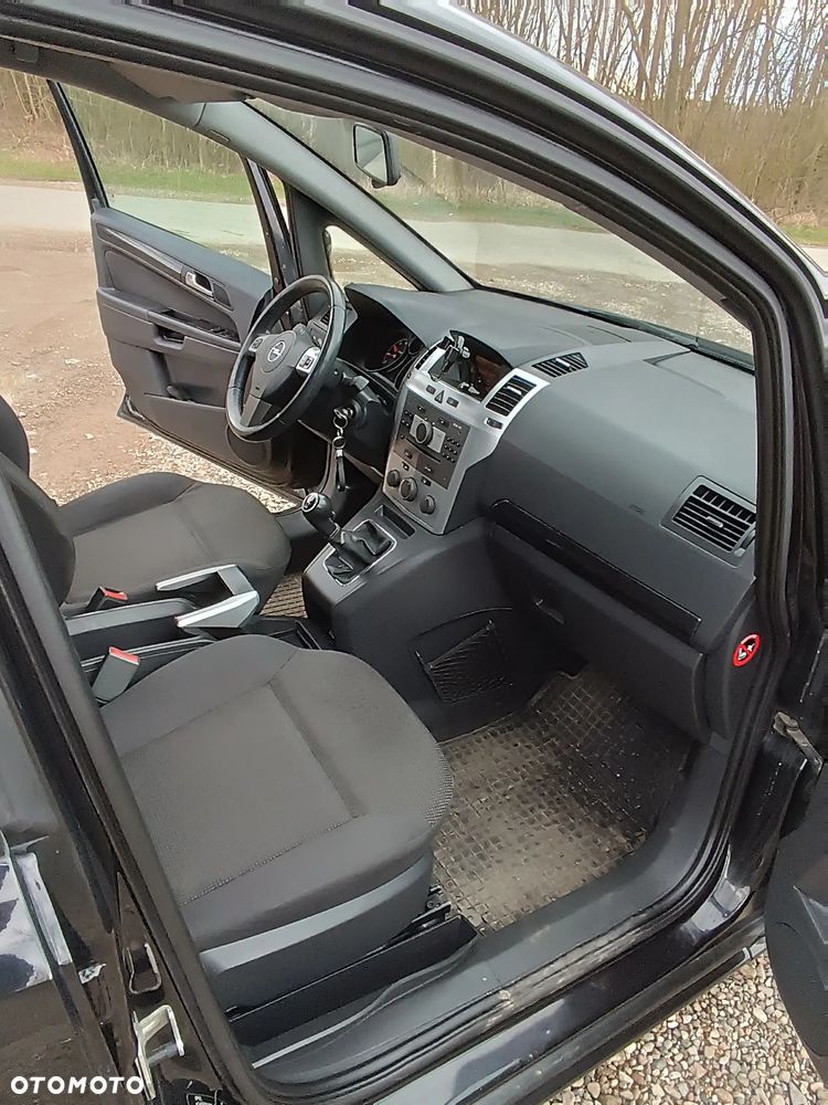 Opel Zafira - 10