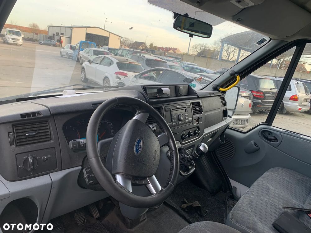 FORD TRANSIT 2008 *SAMOCHÓD NA CZĘŚCI* 2954 MASKA, LAMPA, DRZWI, LUSTERKO, ZDERZAK, GRILL, BŁOTNIK, KLAPA, BELKA, DESKA, FOTELE, KANAPA, ĆWIARTKA, KIEROWNICA, TARCZE, ZACISKI, ZAWIESZENIE, KOMPLETNY PRZÓD, KOMPLETNY TYŁ, LICZNIK, ZEGARY, PRAWE LEWE PRZÓD TYŁ - 4