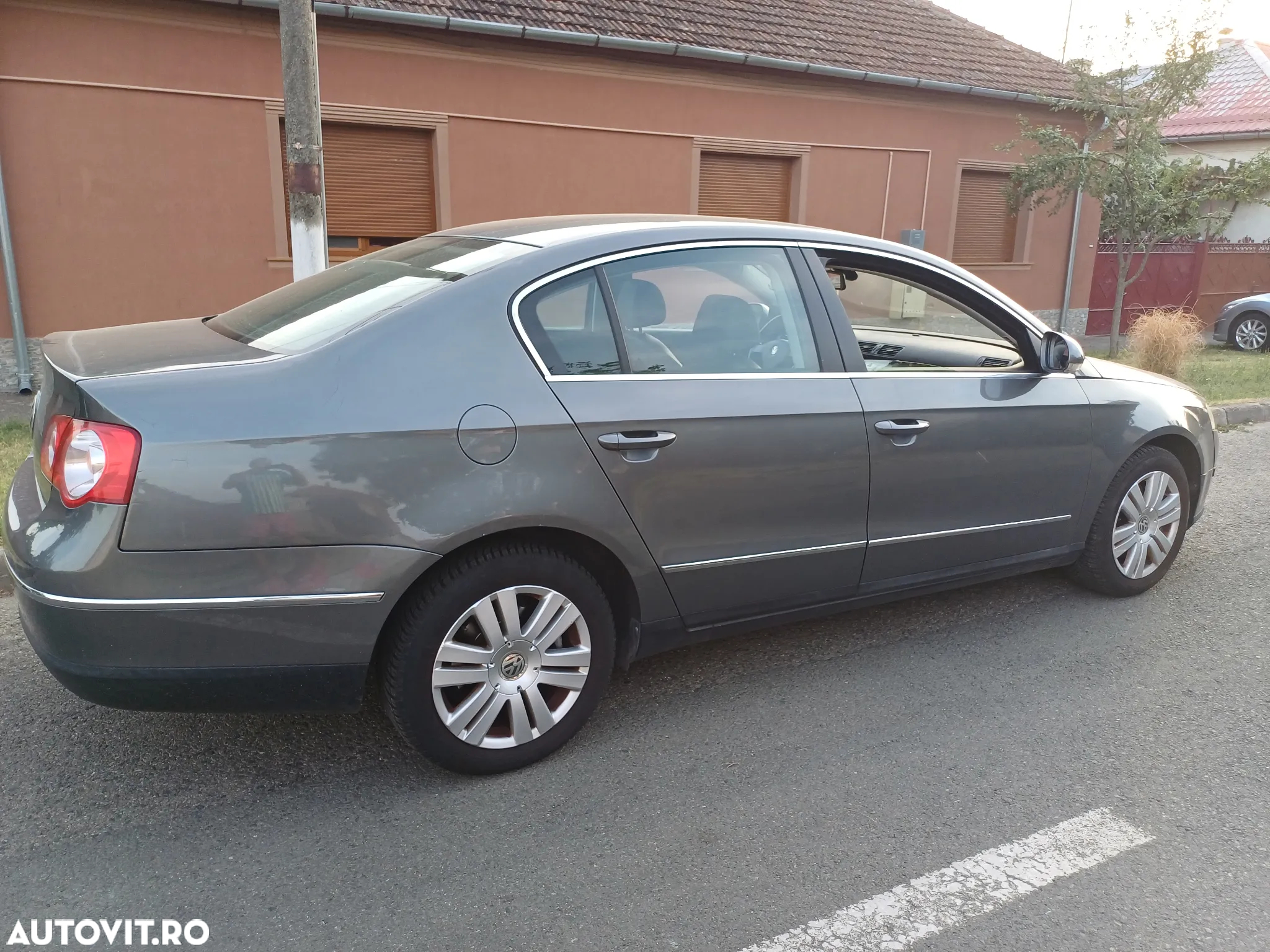Volkswagen Passat 1.6 FSI Highline - 11