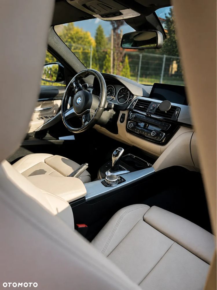 BMW Seria 3 330i xDrive M Sport Shadow - 13