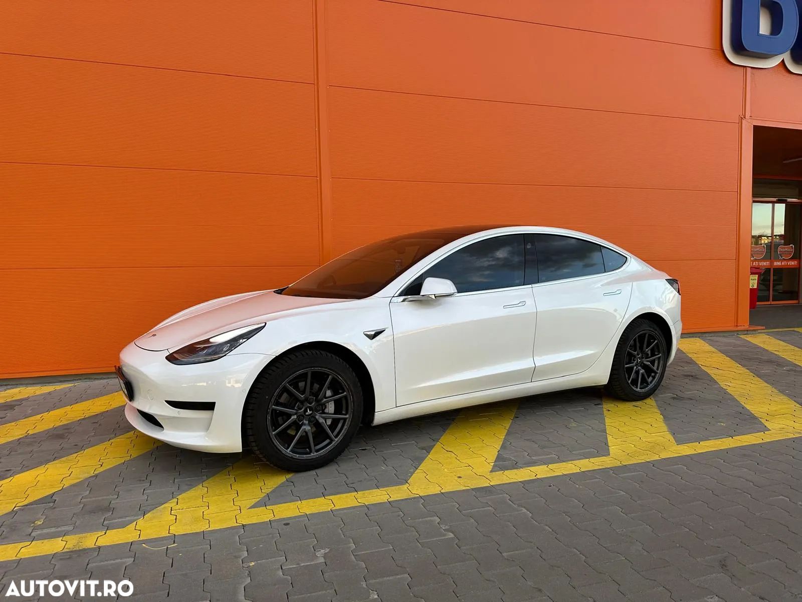 Tesla Model 3 Standard Reichweite Plus Hinterradantrieb - 1