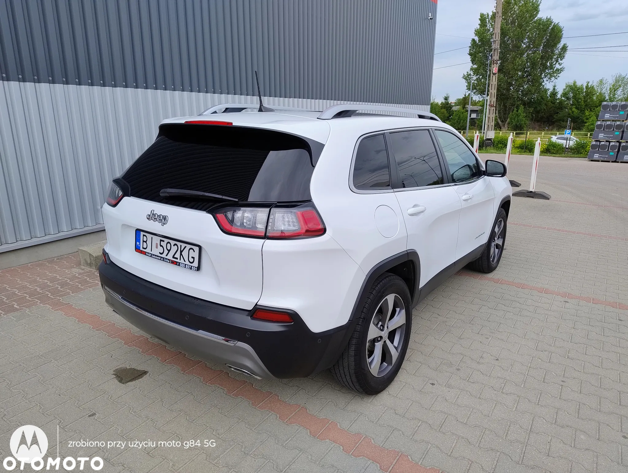 Jeep Cherokee - 24