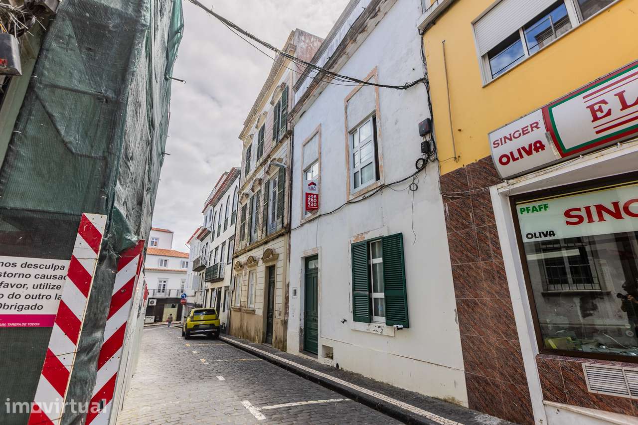 Moradia - Rua Carvalho Araújo, Ponta Delgada - Grande imagem: 3/19