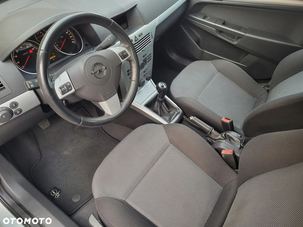 Opel Astra 1.6 Edition 111 Jahre - 17
