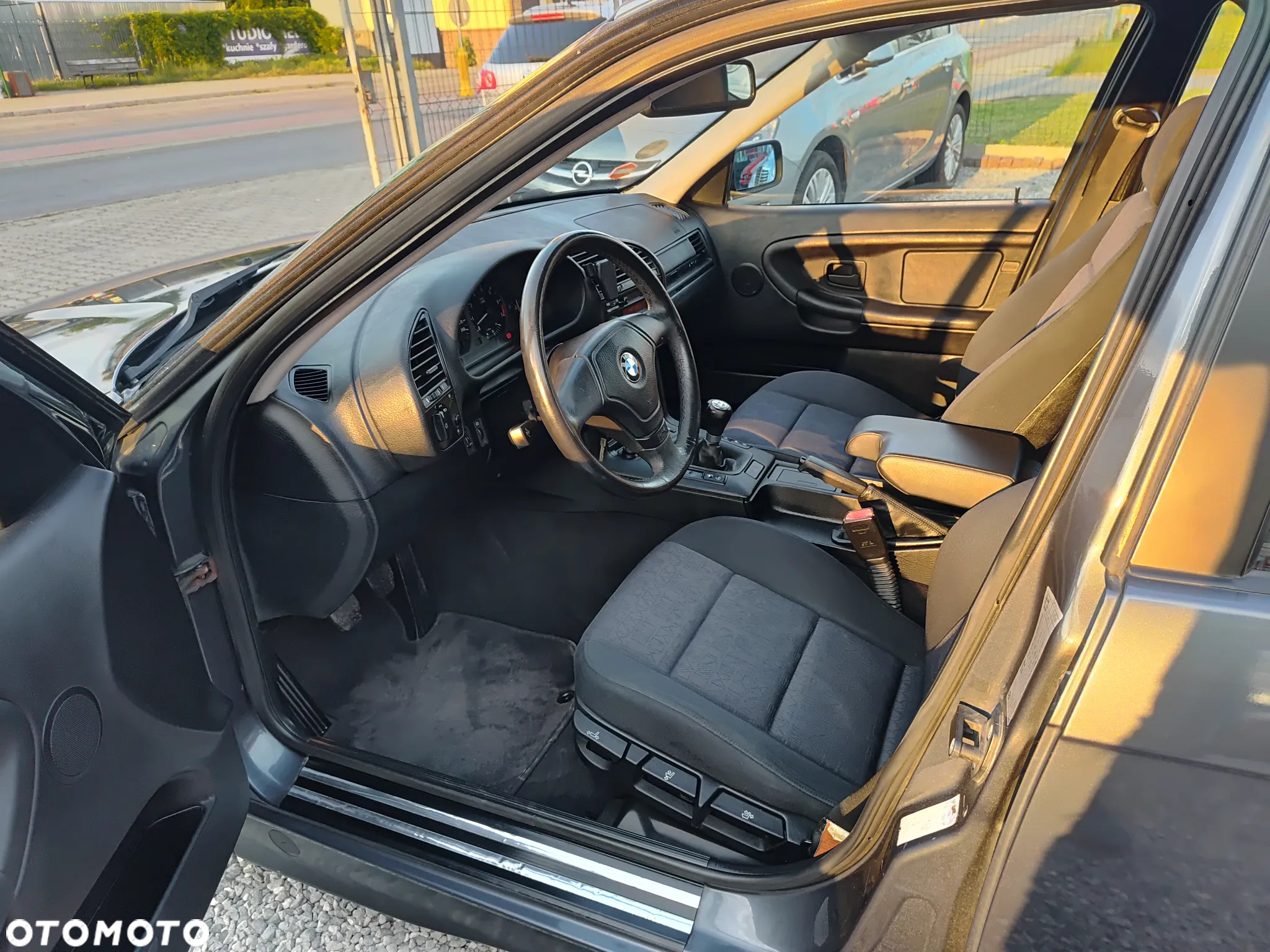 BMW Seria 3 320i - 9