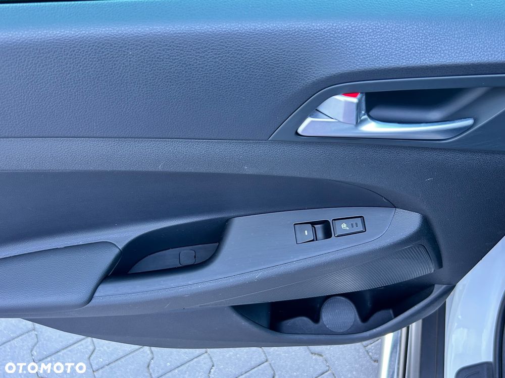 Hyundai Tucson 1.6 GDI BlueDrive GO 2WD - 23