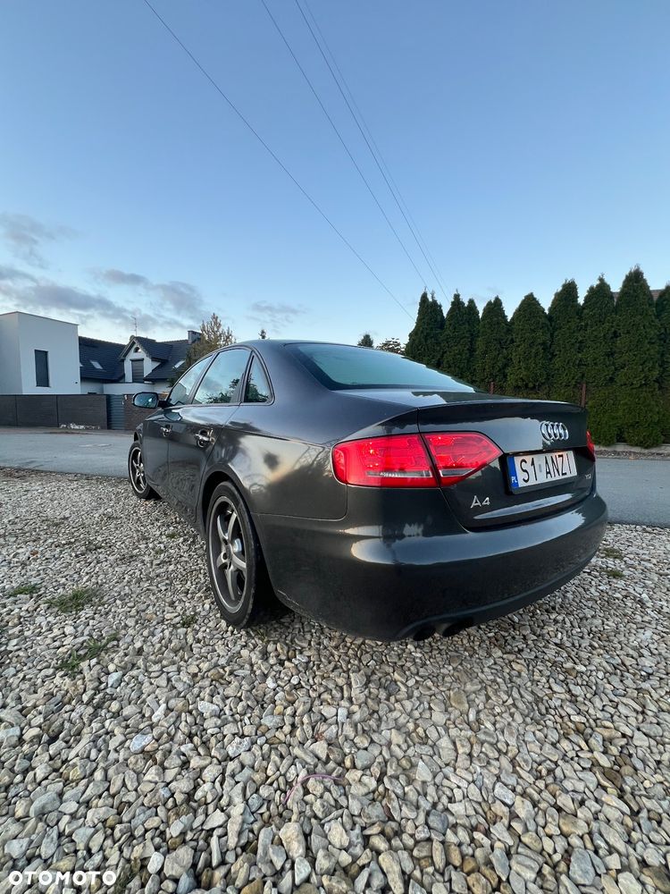 Audi A4 Limousine - 8