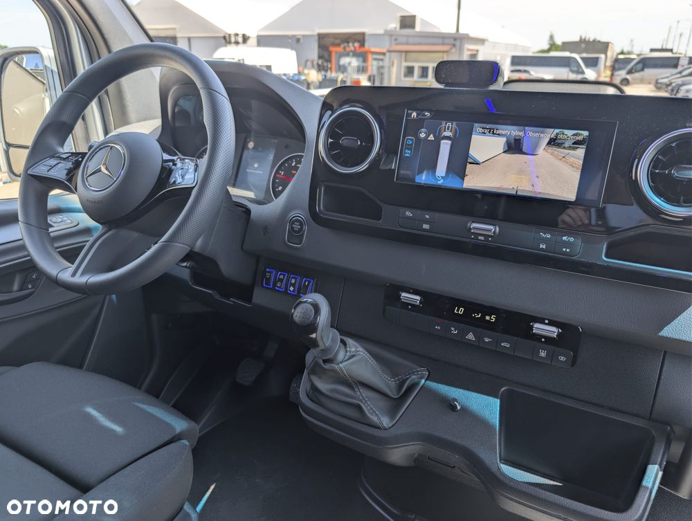 Mercedes-Benz Sprinter 519 - 23