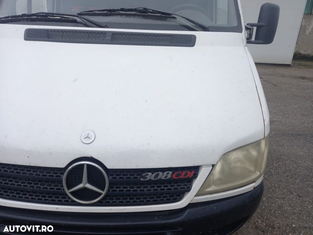 Mercedes-Benz 308CDI - 4