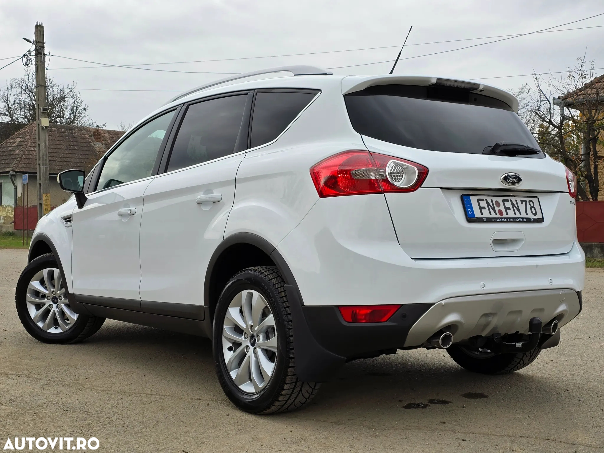 Ford Kuga 2.0 TDCi 2x4 Titanium - 4