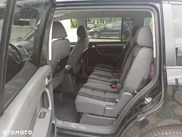 Volkswagen Touran 1.9 TDI DPF BlueMot Trendline - 6