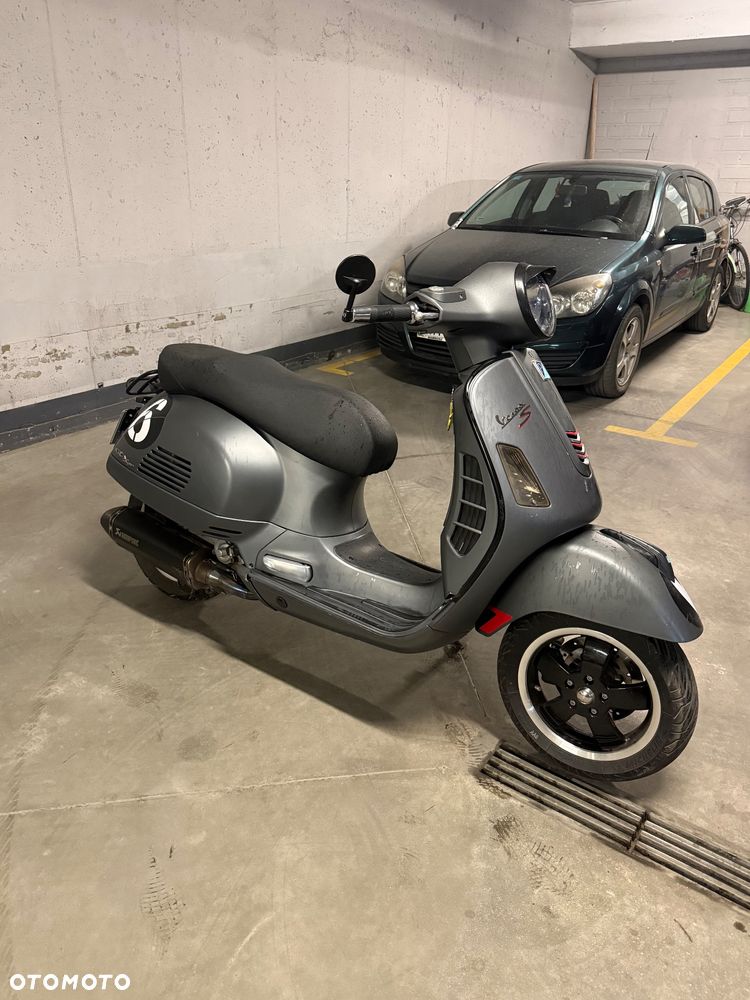 Vespa GTS - 2