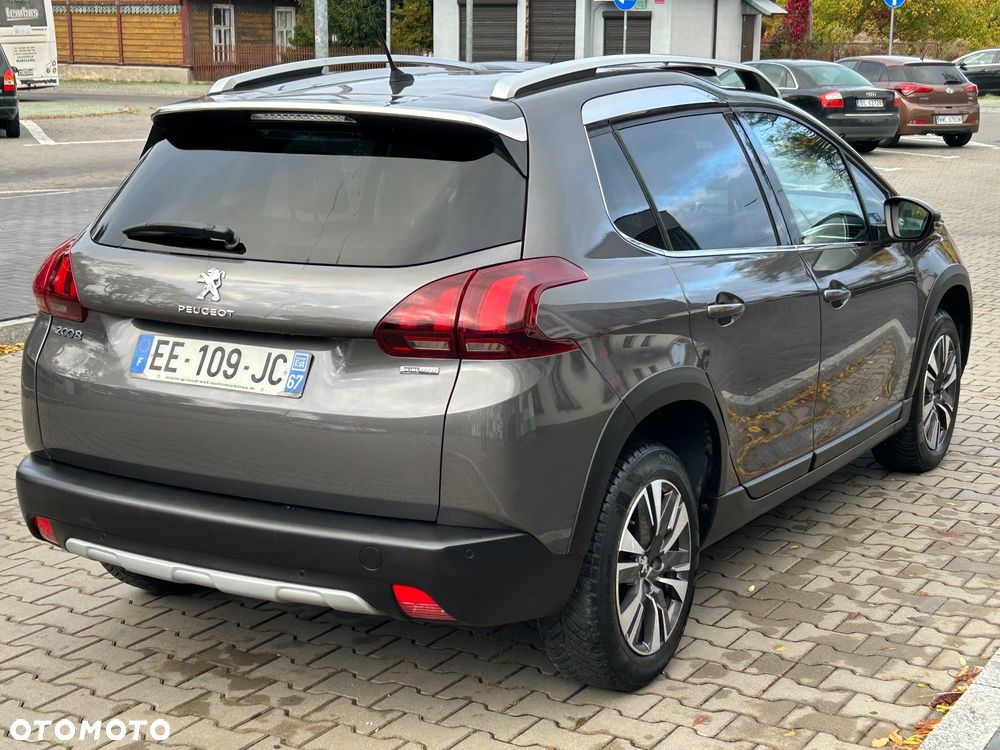 Peugeot 2008 1.2 Pure Tech Allure S&S - 12