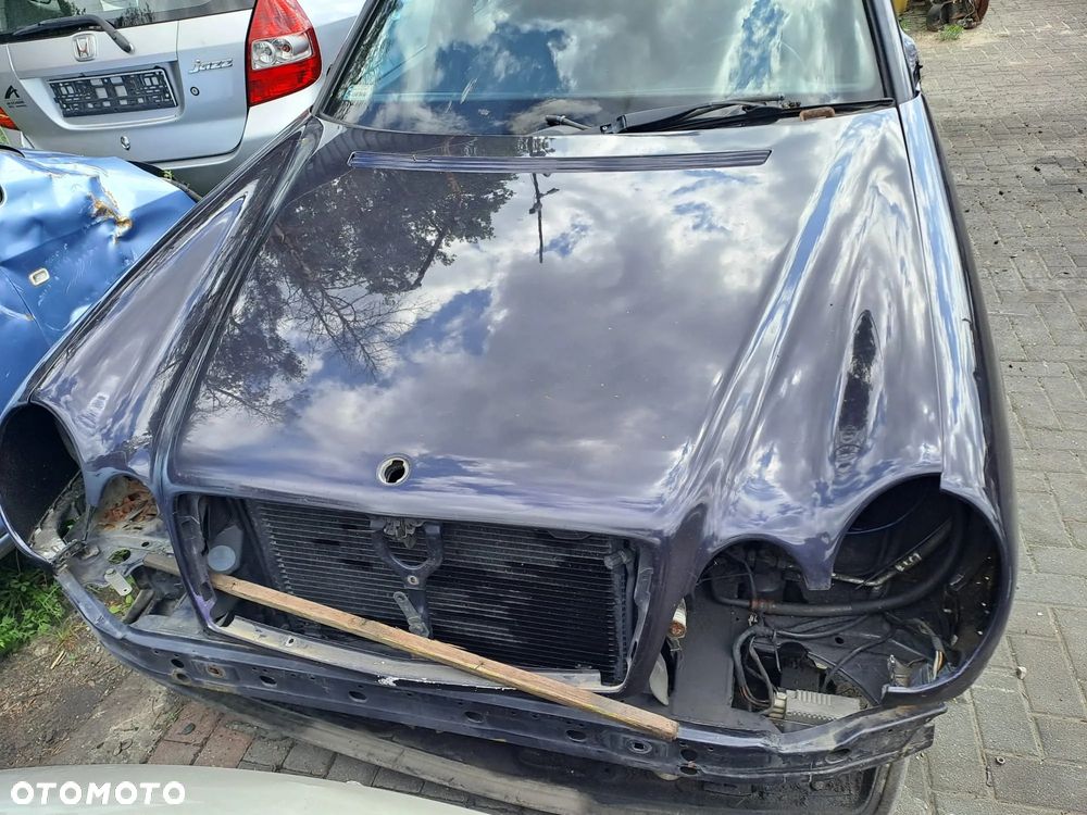 Mercedes – Benz Klasa E S/W210 (95-99r.) 2.2 CDI 125KM. Silnik 611.961 Skrzynia 717.466  lakier 339 (Violan). Cały na części. GWARANCJA !!!  Przód Tył Zestaw Komplet Drzwi Klapa Zderzak Błotnik Maska Grill Atrapa Szyba Pas Lampa Lusterko Boczki Fotel Kanapa Kokpit Deska Rozdzielcza Przełącznik Włącznik Sterownik Przewody Wiązka Instalacja Moduł Komputer Czujnik Listwa Pompa Alternator Wtryski Głowica Rozrusznik Kompresor Sprzęgło Dwumas Silnik Skrzynia ABS Klimatyzacji Paliwa Wspomagania Kolektor Turbina Przepustnica Zawór Chłodnica Koło Hak Belka Sanki Zawieszenie Mcpherson Półoś Amortyzator Wydech Tłumik Zacisk Most - 2