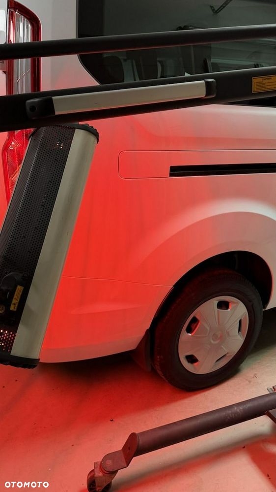 Ford Tourneo Custom - 26