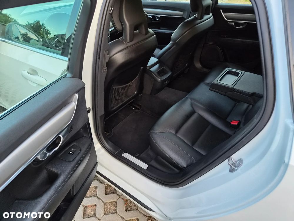 Volvo V90 D4 Momentum Pro - 4