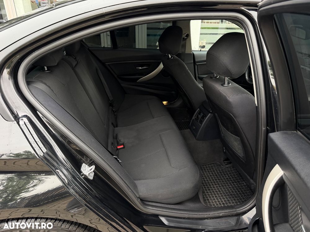 BMW Seria 3 318d Aut. - 10