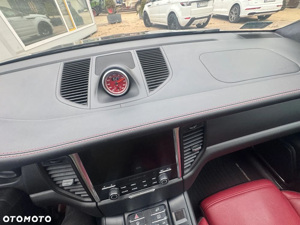 Porsche Macan Turbo - 18