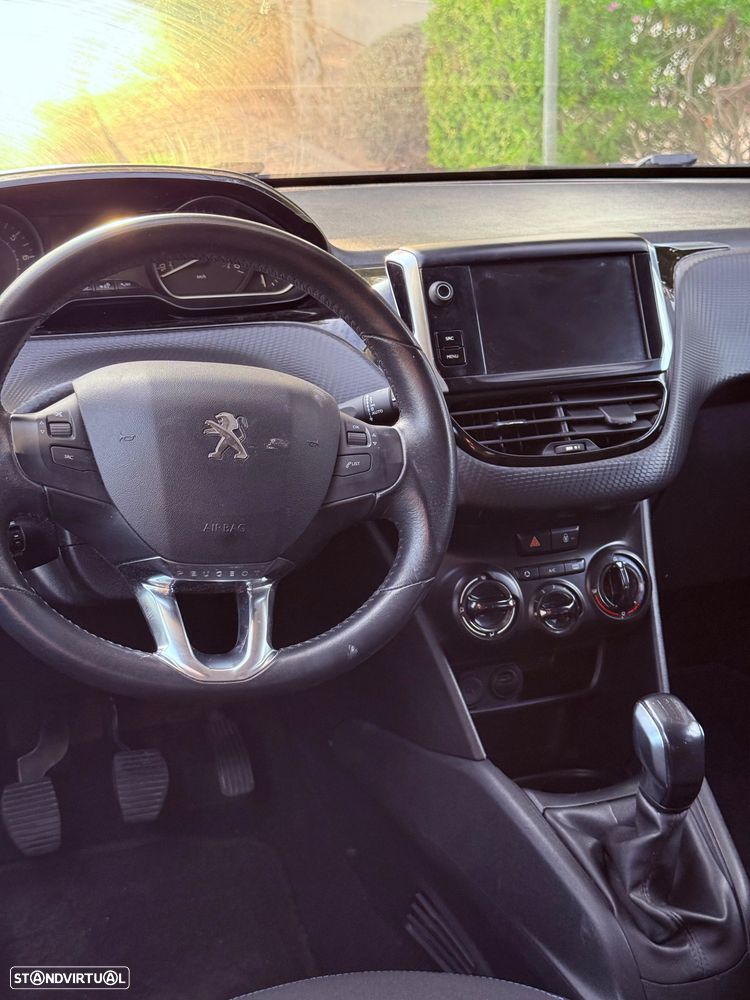 Peugeot 208 - 11