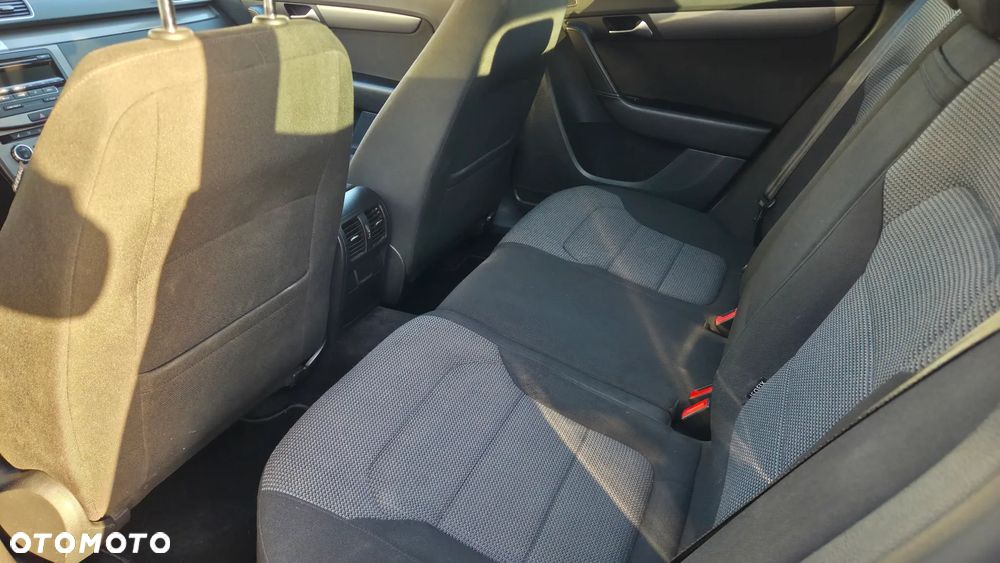 Volkswagen Passat 2.0 TDI Comfortline - 18