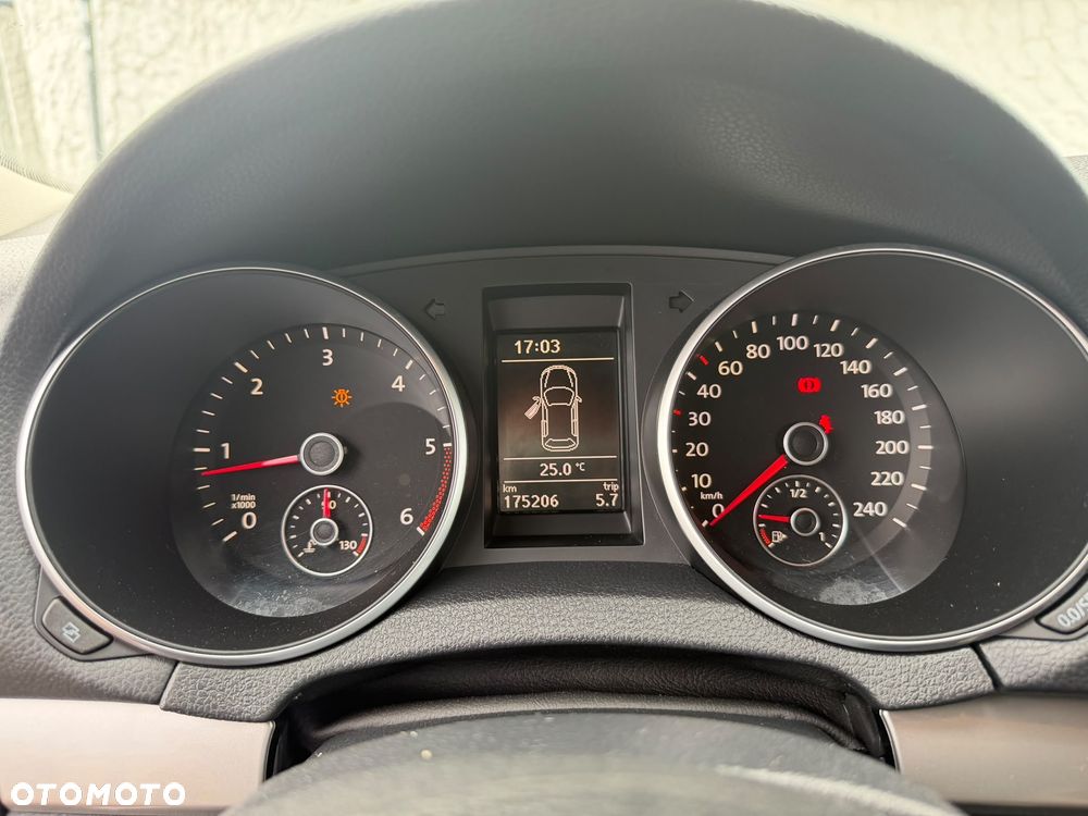 Volkswagen Golf 1.6 TDI DPF BlueMotion Technology Comfortline - 21