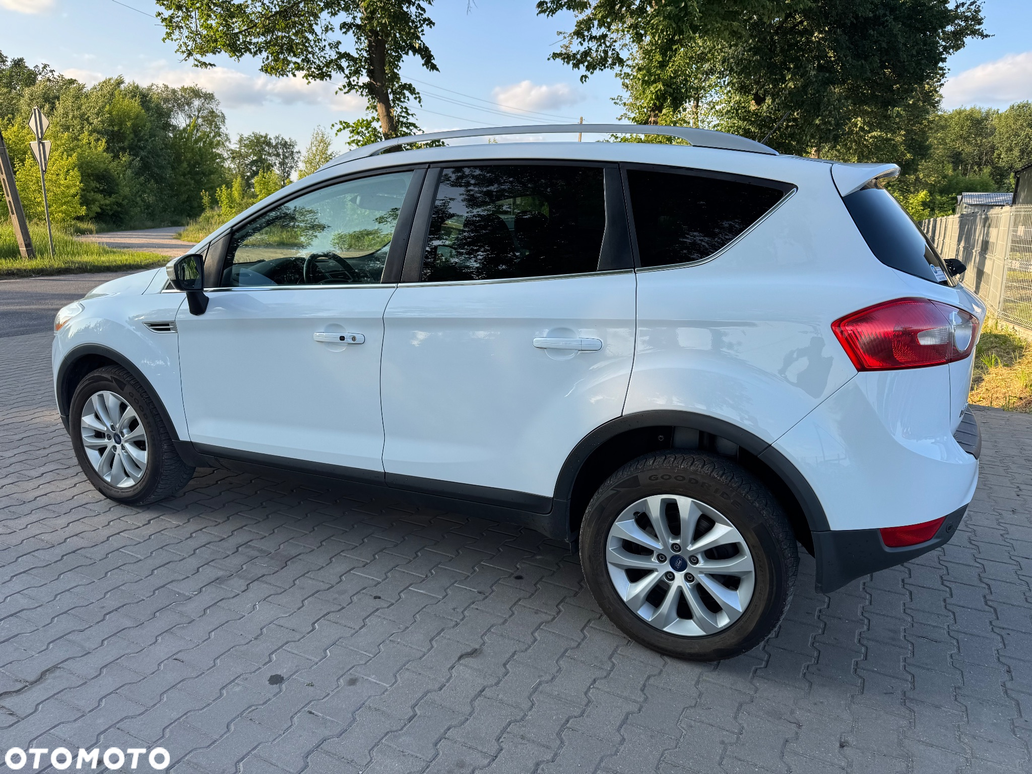 Ford Kuga 2.0 TDCi 2x4 Titanium - 9