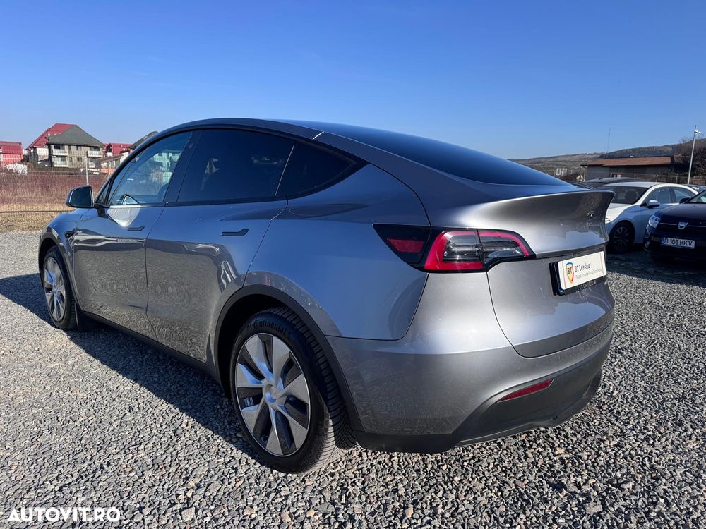 Tesla Model Y Long Range Dual Motor AWD - 4