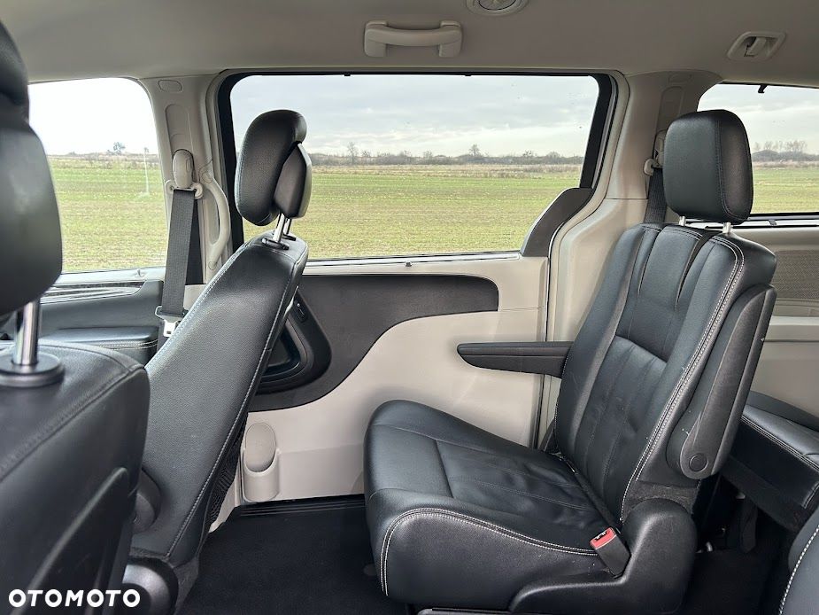 Chrysler Town & Country 3.6 Touring - 28
