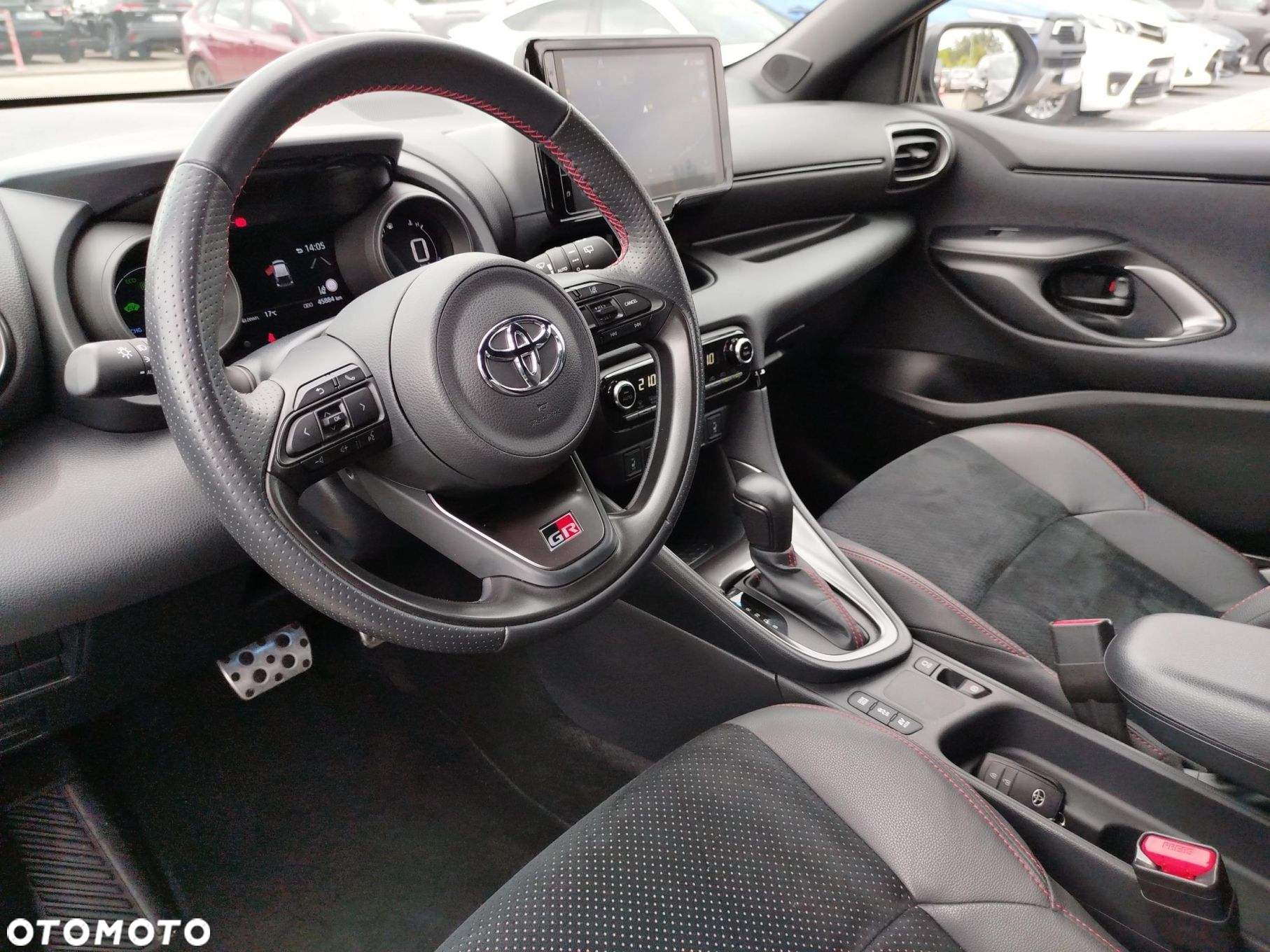 Toyota Yaris - 10