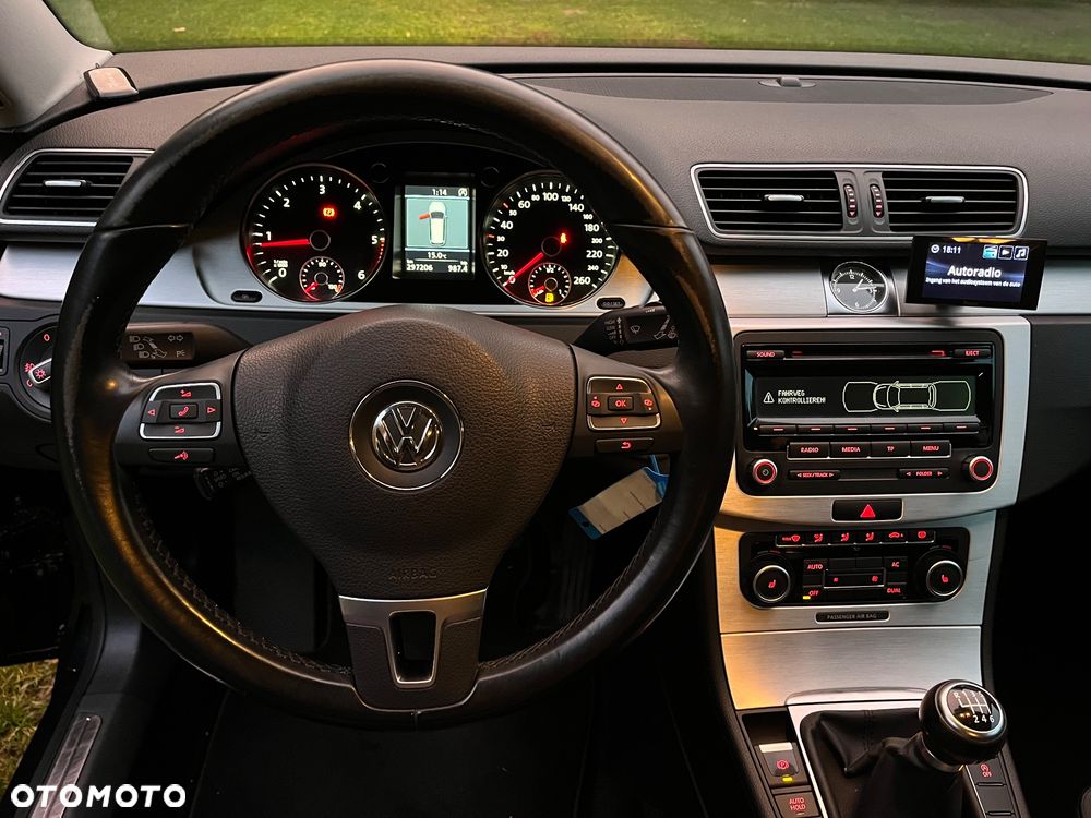 Volkswagen Passat - 13