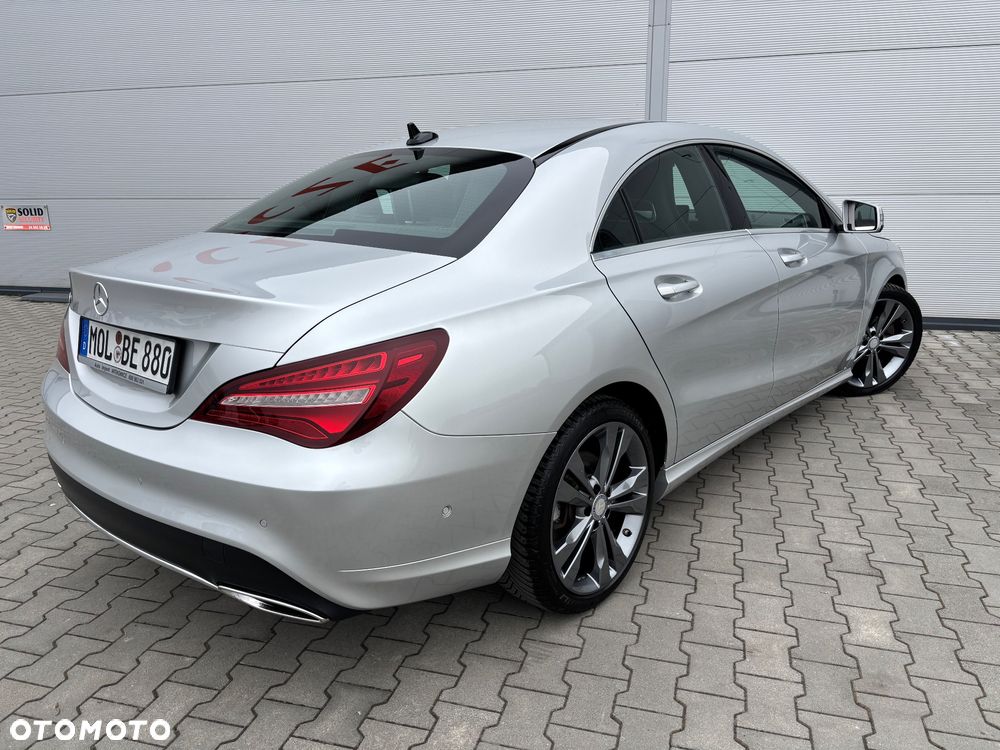 Mercedes-Benz CLA 180 7G-DCT Urban - 16