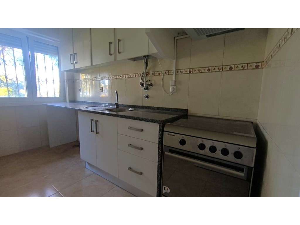 Excelente Apartamento T3 no Olival Basto para Arrendamento - Grande imagem: 3/20