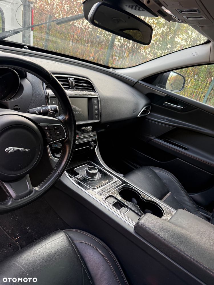 Jaguar XE 20d R-Sport - 20