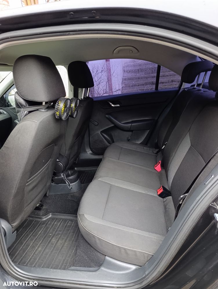 Skoda RAPID 1.2 TSI Active - 13