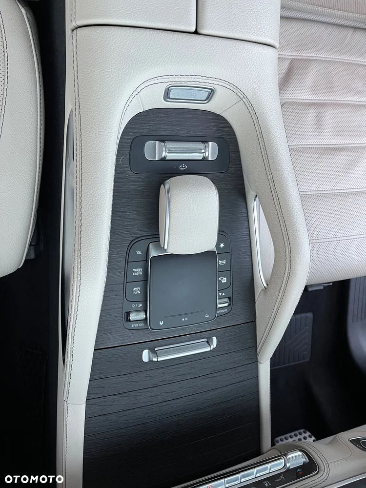 Mercedes-Benz GLS - 26