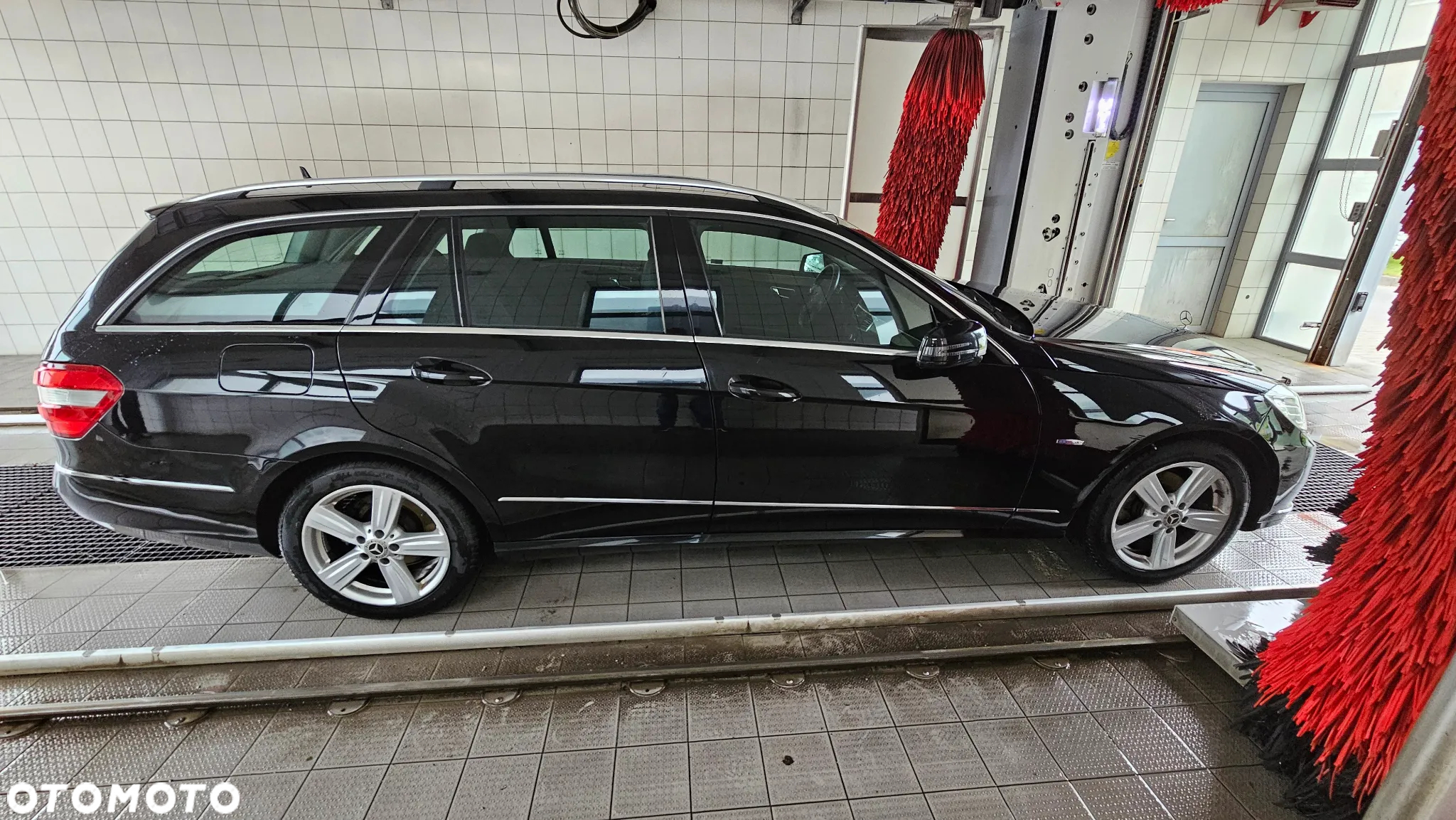 Mercedes-Benz Klasa E 200 T CGI BlueEFFICIENCY Automatik Elegance - 18