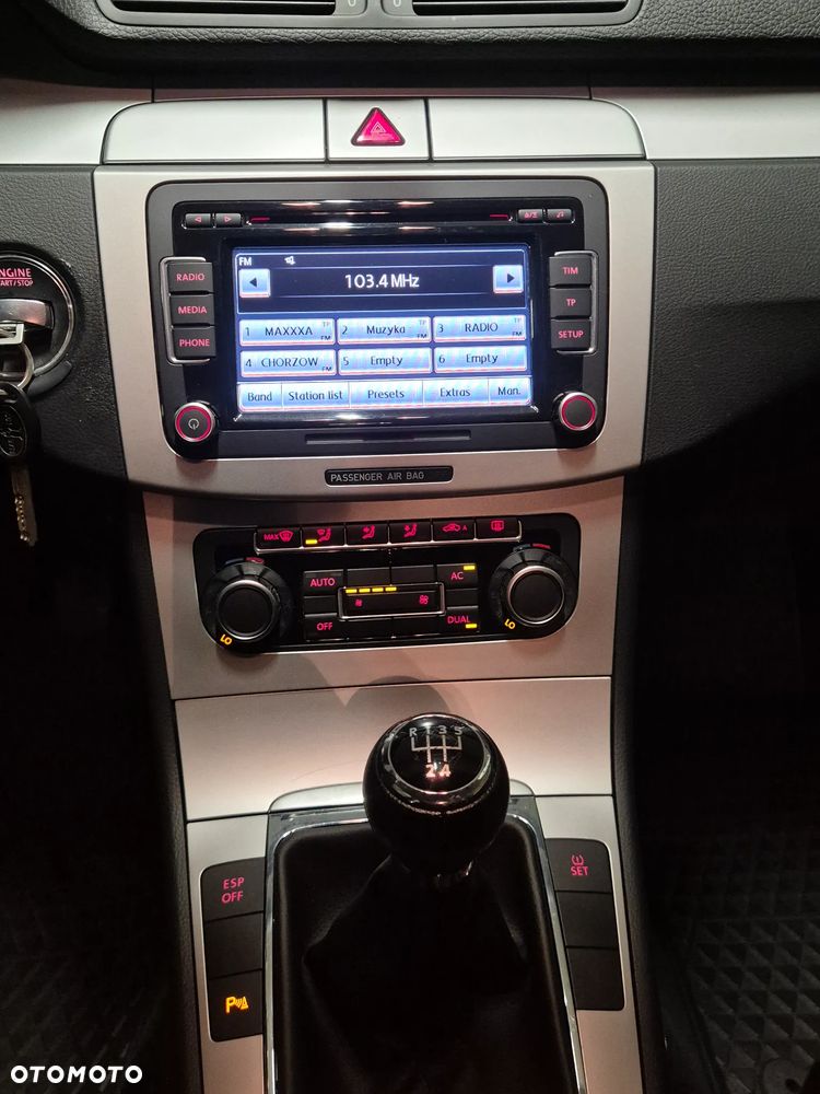 Volkswagen Passat 2.0 TDI DPF Highline - 13