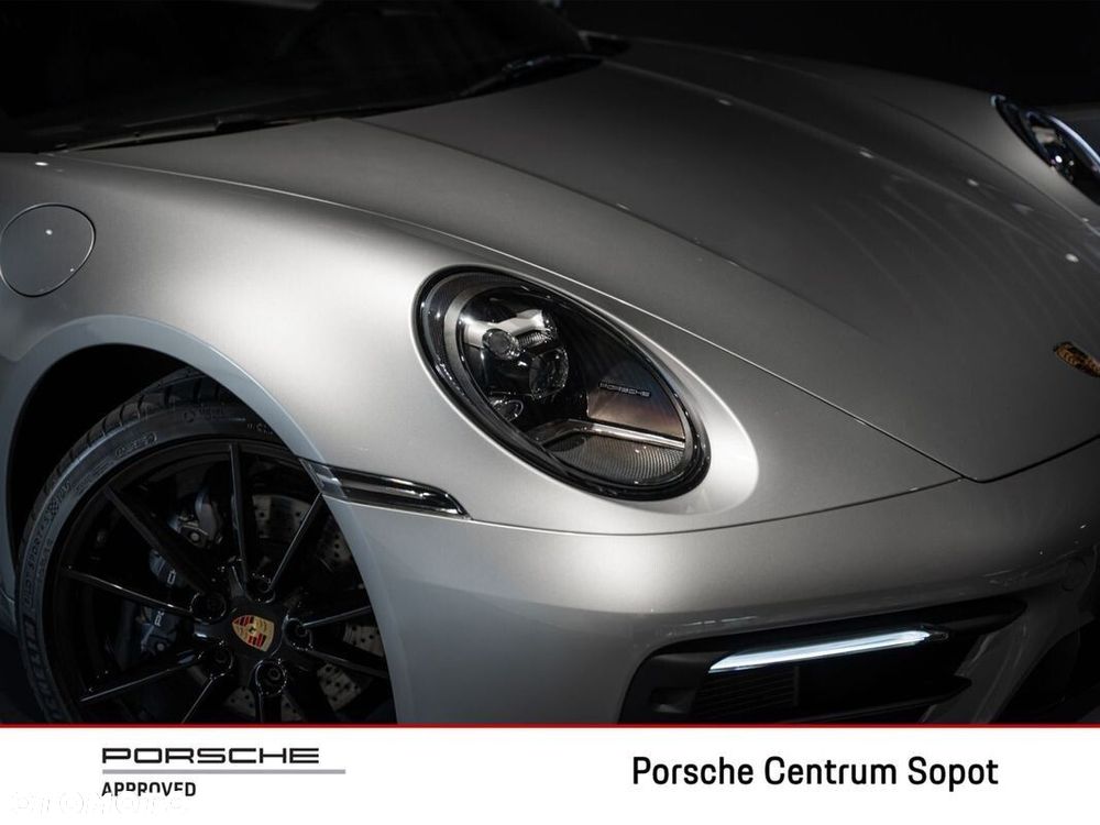 Porsche 911 Carrera - 11