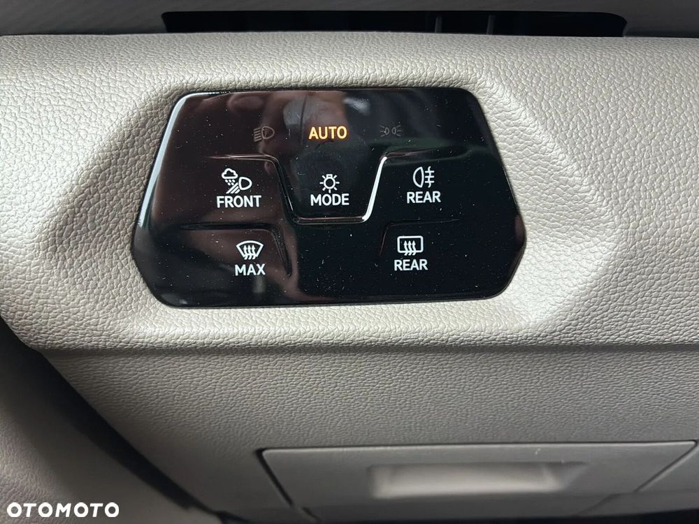 Volkswagen Multivan - 32