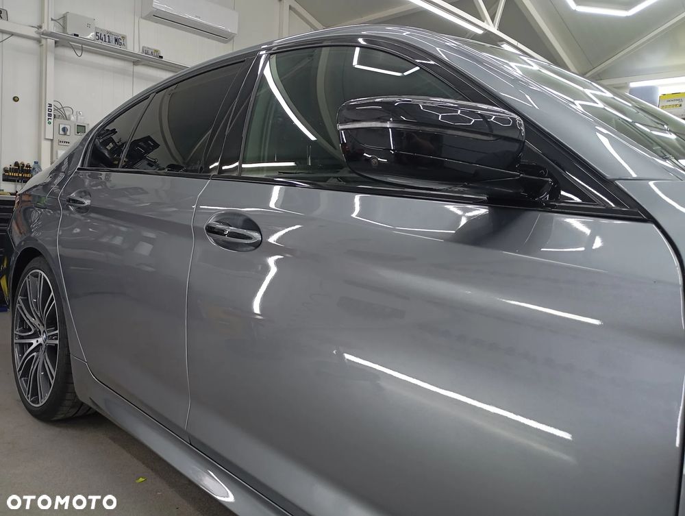 BMW Seria 5 M550i xDrive - 19