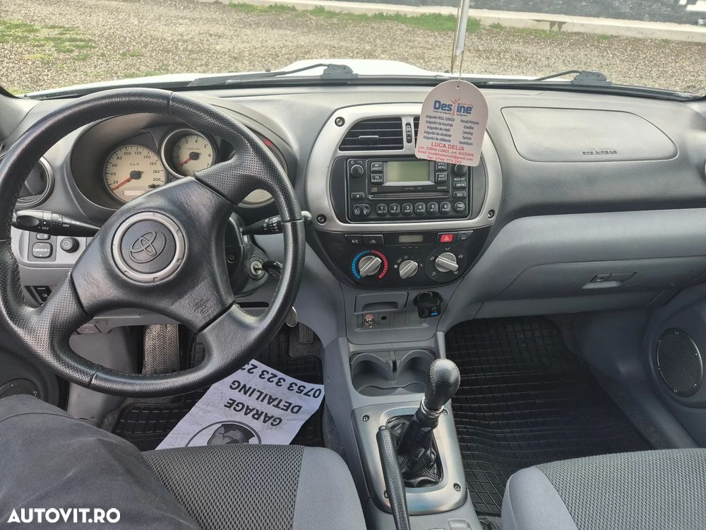 Toyota RAV4 D-4D 4x4 - 5
