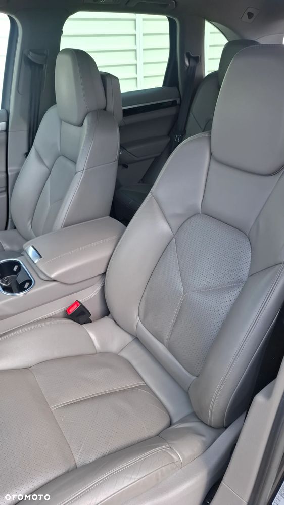 Porsche Cayenne - 12