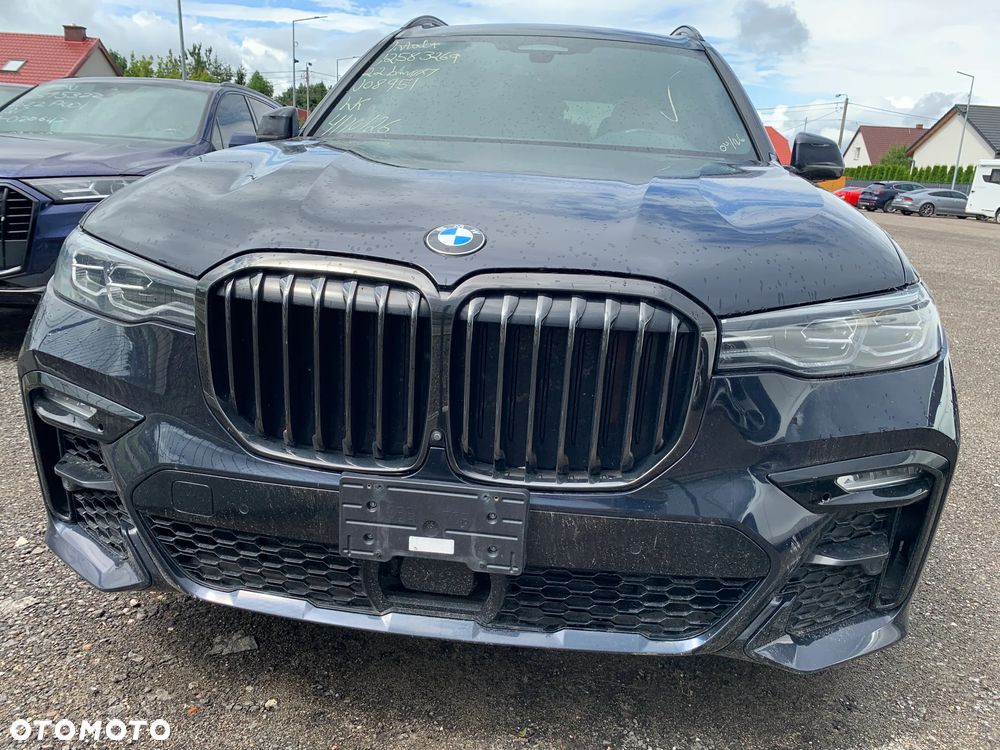 BMW X7 - 7